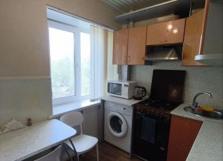 Сдам 2-ком. квартиру, 48 м2, Балаково, улица Менделеева