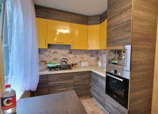 Сдается двухкомнатная квартира, 42 м2, Лобня, улица Маяковского, 6