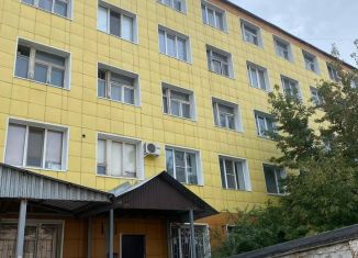 Сдается в аренду трехкомнатная квартира, 65 м2, Оренбург, улица Юркина, 9А