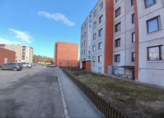 Двухкомнатная квартира на продажу, 58 м2, Приозерск, улица Суворова, 36