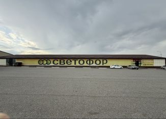 Продам торговую площадь, 880 м2, Урус-Мартан, улица имени Ахмат-Хаджи Кадырова, 289А