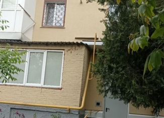 Продам 2-ком. квартиру, 411 м2, Керчь, переулок Юннатов, 8