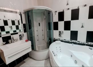 Сдам 2-ком. квартиру, 75 м2, Санкт-Петербург, Малая Морская улица, 16, метро Адмиралтейская