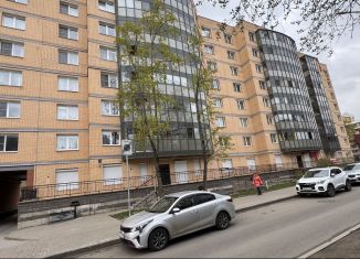 Сдается в аренду 1-комнатная квартира, 40.6 м2, Гатчина, улица Хохлова, 8