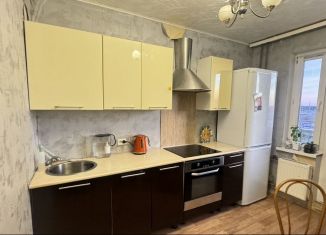 Продаю однокомнатную квартиру, 37 м2, Тюмень, Беловежская улица, 7, Ленинский округ