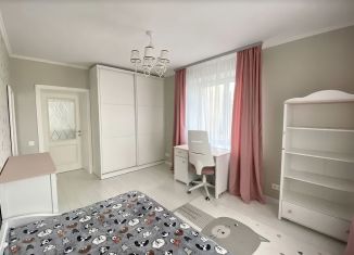 Продажа 3-ком. квартиры, 74 м2, Краснодар, Сахалинская улица, 10