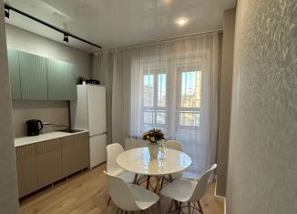 Сдаю 1-комнатную квартиру, 37 м2, Казань, улица Александра Курынова, 4