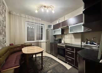 Сдам 2-ком. квартиру, 56 м2, Нижний Новгород, улица Генерала Зимина, 12