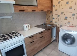 Сдаю в аренду 1-комнатную квартиру, 36.2 м2, Луга, проспект Кирова, 18А