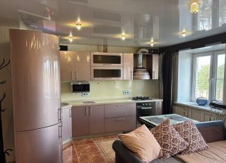 Трехкомнатная квартира на продажу, 75.7 м2, Кимры, улица 50 лет ВЛКСМ, 71