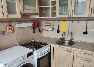 Сдается в аренду двухкомнатная квартира, 42 м2, Санкт-Петербург, улица Цимбалина, 52, Невский район