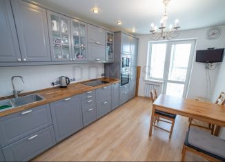 Продается трехкомнатная квартира, 86.7 м2, Екатеринбург, улица Юмашева, 3, метро Уральская