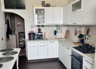 Продаю трехкомнатную квартиру, 73 м2, Оренбург, Беляевская улица, 15, Ленинский район