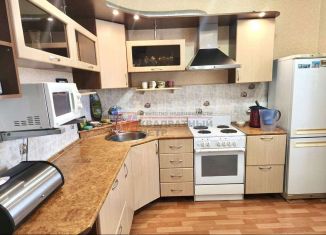 Продам двухкомнатную квартиру, 63 м2, Старый Оскол, микрорайон Степной, 8