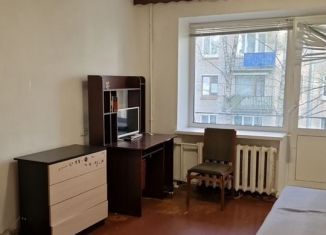 Сдаю в аренду 2-комнатную квартиру, 44 м2, Гатчина, улица Хохлова, 15