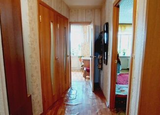 Продается 3-комнатная квартира, 62 м2, Азнакаево, улица Булгар, 28