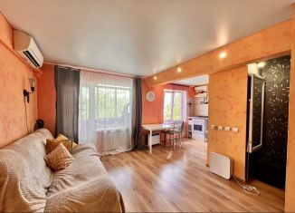 Продается 2-ком. квартира, 45 м2, Новомосковск, улица Мира, 2А