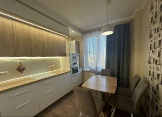 Сдаю 3-ком. квартиру, 85.4 м2, Санкт-Петербург, Парашютная улица, 54, муниципальный округ Коломяги