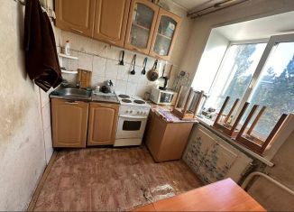 Сдается в аренду двухкомнатная квартира, 46 м2, Мыски, Советская улица