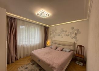 Продается 2-ком. квартира, 64 м2, село Раздольное, Тепличная улица, 83/2