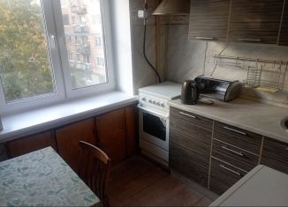 Продам 3-ком. квартиру, 56.5 м2, Гатчина, улица Коли Подрядчикова, 16