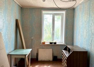 Продам 2-ком. квартиру, 38 м2, Боровичи, Загородная улица, 73