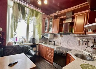 Продается трехкомнатная квартира, 80 м2, Мурманск, улица Адмирала Флота Лобова, 49/17