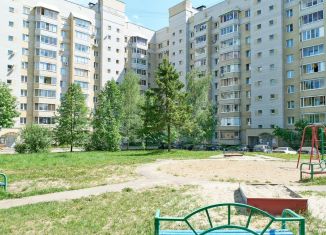Продам 2-ком. квартиру, 54.4 м2, Ярославль, проспект Фрунзе, 49к2