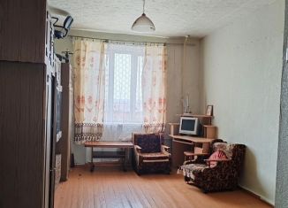 Продам 2-ком. квартиру, 55 м2, Новотроицк, Советская улица, 55