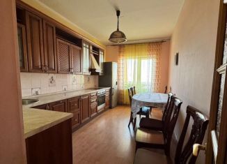 Сдается трехкомнатная квартира, 130 м2, Улан-Удэ, Ключевская улица, 55Б