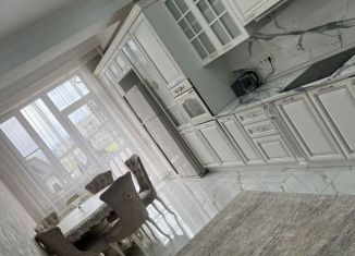 Сдам в аренду 2-ком. квартиру, 80 м2, Махачкала, улица Даниялова, 120А