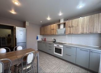 2-ком. квартира на продажу, 64.5 м2, посёлок городского типа Медведево, улица Дмитрия Средина, 7