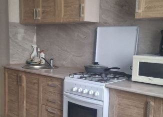 Сдача в аренду 3-ком. квартиры, 95 м2, Крымск, улица Карла Либкнехта, 2