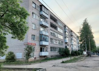 Продаю 1-комнатную квартиру, 31 м2, Боровичи, Пушкинская улица, 39