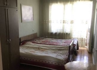 Продаю 2-комнатную квартиру, 42 м2, Карачаевск, улица Орджоникидзе, 3