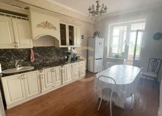 Продается трехкомнатная квартира, 121 м2, Грозный, 7-й микрорайон, бульвар Султана Дудаева, 24