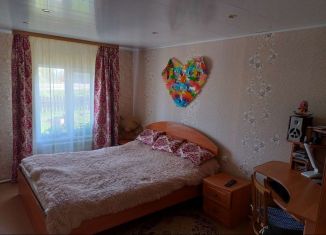 Продам 4-ком. квартиру, 90 м2, село Пыщуг, улица Чкалова, 82