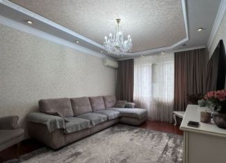 Продается 3-комнатная квартира, 70 м2, Грозный, улица У.А. Садаева, 49, 6-й микрорайон