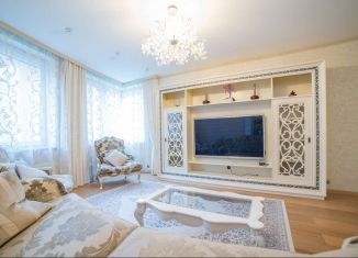 Сдается трехкомнатная квартира, 130 м2, Екатеринбург, Красноармейская улица, 43, Красноармейская улица