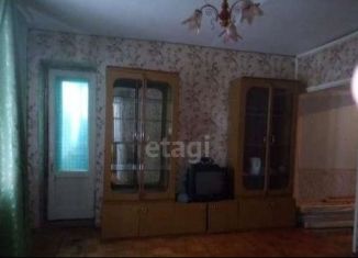 Продаю двухкомнатную квартиру, 42 м2, Камбарка, улица Суворова, 19