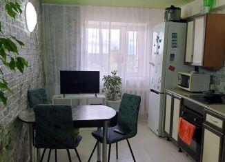Продается 3-комнатная квартира, 87.6 м2, Кирово-Чепецк, улица 60 лет Октября, 1к1