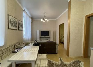 Сдается двухкомнатная квартира, 65 м2, Дагестан, улица Дзержинского, 23А