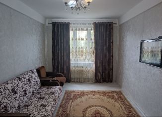 Сдается двухкомнатная квартира, 54 м2, Дагестан, улица Хаджи Булача, 11