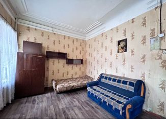 Продается 2-комнатная квартира, 32 м2, Оренбург, улица Кирова, 44