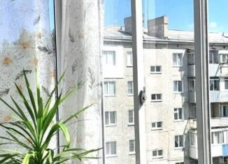 Продаю 2-комнатную квартиру, 45 м2, поселок городского типа Бачатский, Комсомольская улица, 21