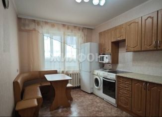 Продам двухкомнатную квартиру, 65 м2, Новосибирск, улица Зорге, 94, метро Площадь Маркса
