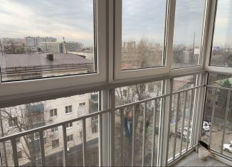 Сдается 1-комнатная квартира, 37 м2, Краснодар, улица Димитрова, 202