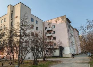 Продам 1-ком. квартиру, 34 м2, Магадан, улица Набережная реки Магаданки, 15