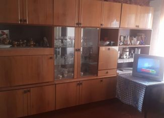 Сдается в аренду 3-комнатная квартира, 54 м2, Бежецк, Садовая улица, 30