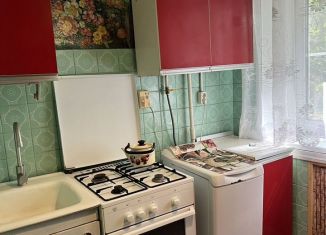 Сдаю двухкомнатную квартиру, 45 м2, поселок городского типа Большие Вяземы, посёлок Школьный, 3